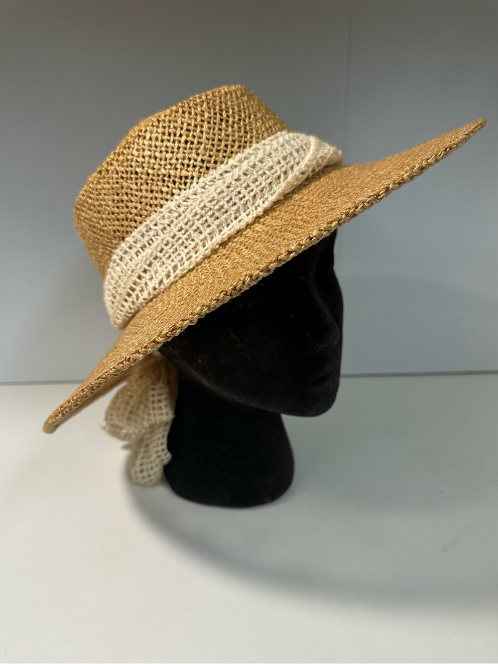 Vintage BETMAR Sun Tan Hat Band & chin scarf tie straw wide brim